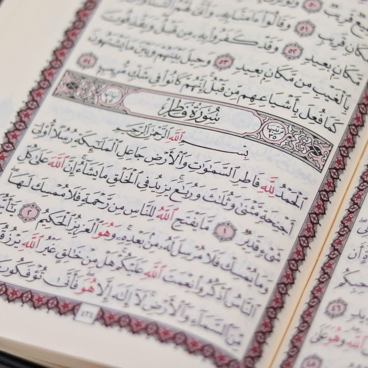 قرآن طرح کعبه قطع رقعی کاغذ شاموا خط عثمان طه بدون ترجمه بارکد دار 22*15